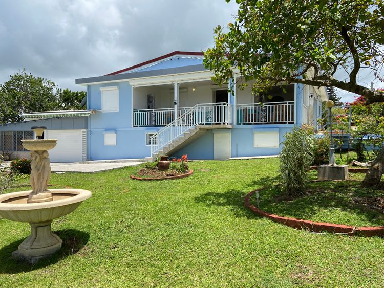 Vue de la façade et jardin | Location vacances Guadeloupe
